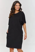 Robe de jour Makadamia décontractée noire manches courtes col rond femme silhouette droite genoux couleur classique