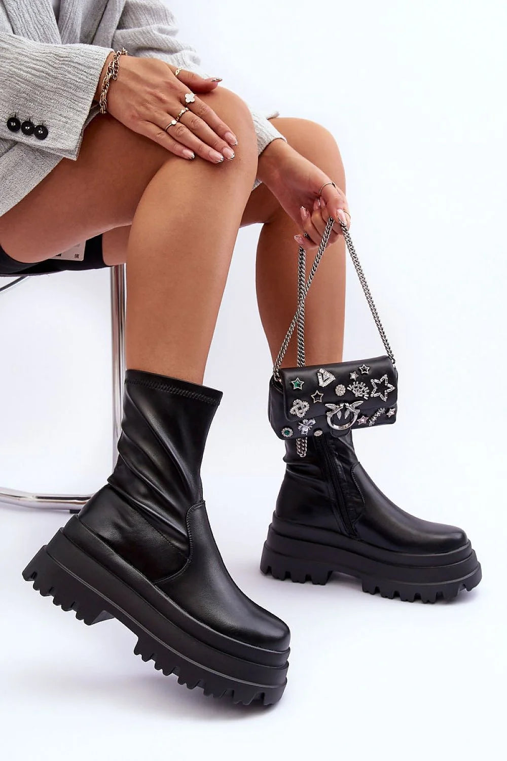 bottines plates lacets latéraux cuir artificiel noir plateforme massive talon plat renforcé semelle crantée antidérapante mi mollet fermeture éclair latérale