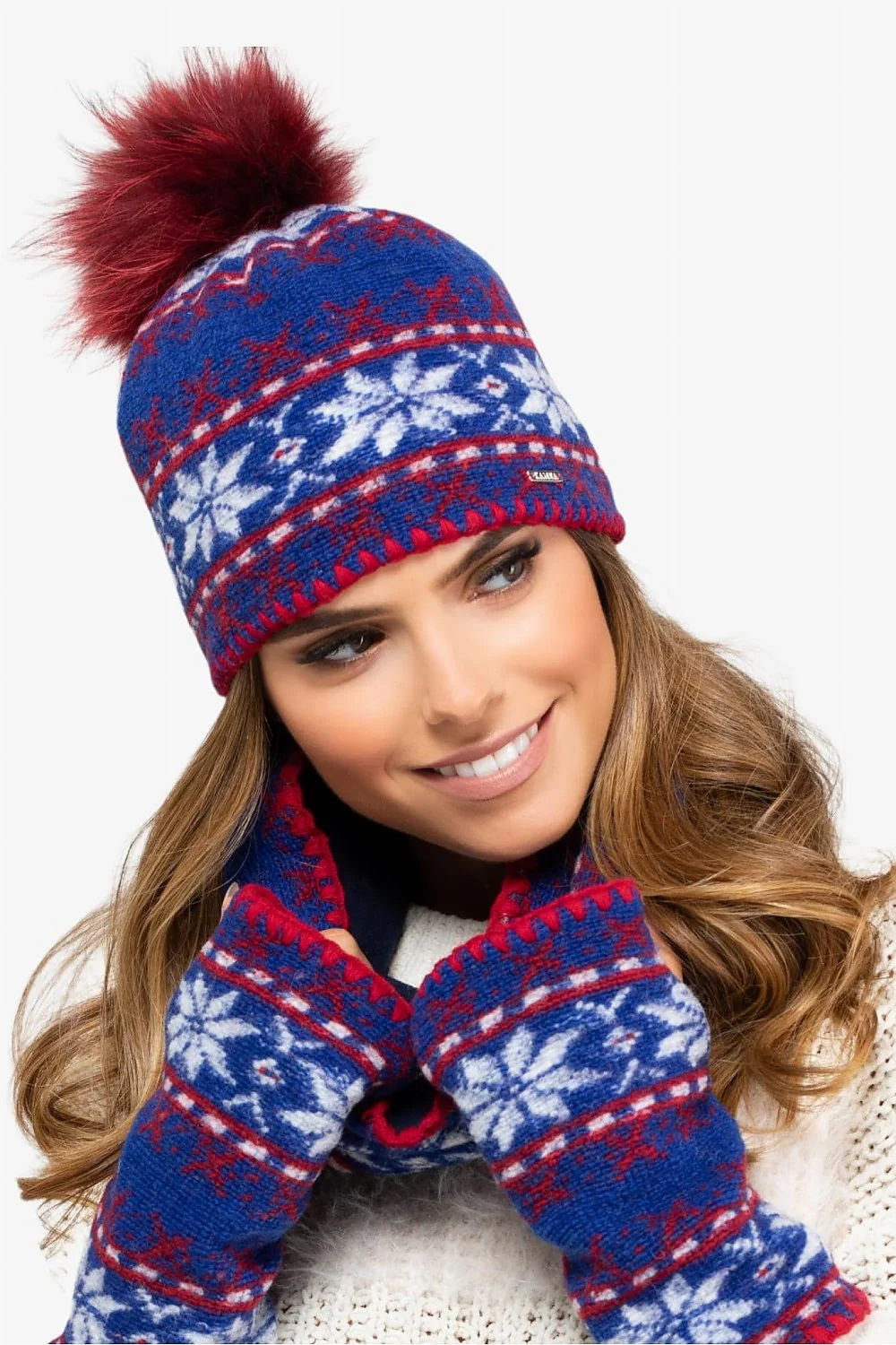 Ensemble hivernal féminin complet bonnet écharpe mitaines motif flocon neige style nordique bleu rouge