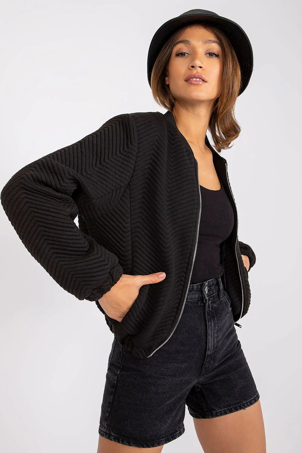 Veste femme noire motif chevrons matelassée polyester bomber manches longues col rond fermeture éclair élastique cuffs urban casual élégante