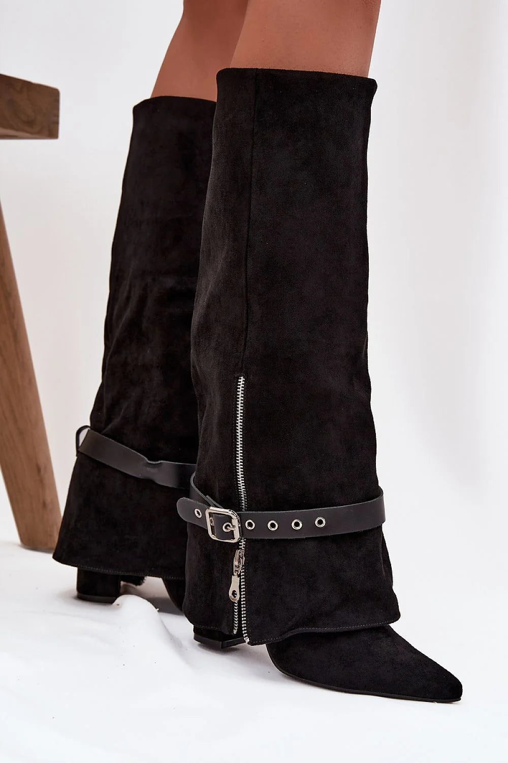Bottes cuissardes suédine noire écologique moderne talon carré 10cm confort silhouette ajustée femme tendance