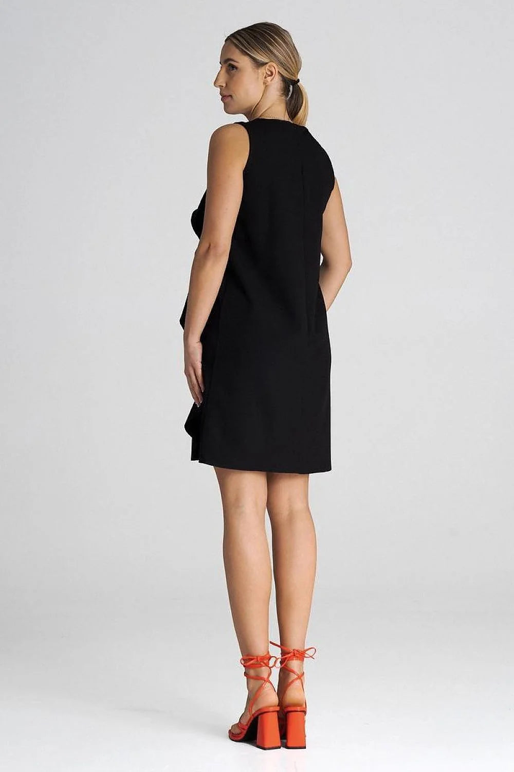 Robe de cocktail élégante sans manches volants verticaux noir profond polyester viscose taille ajustable femme