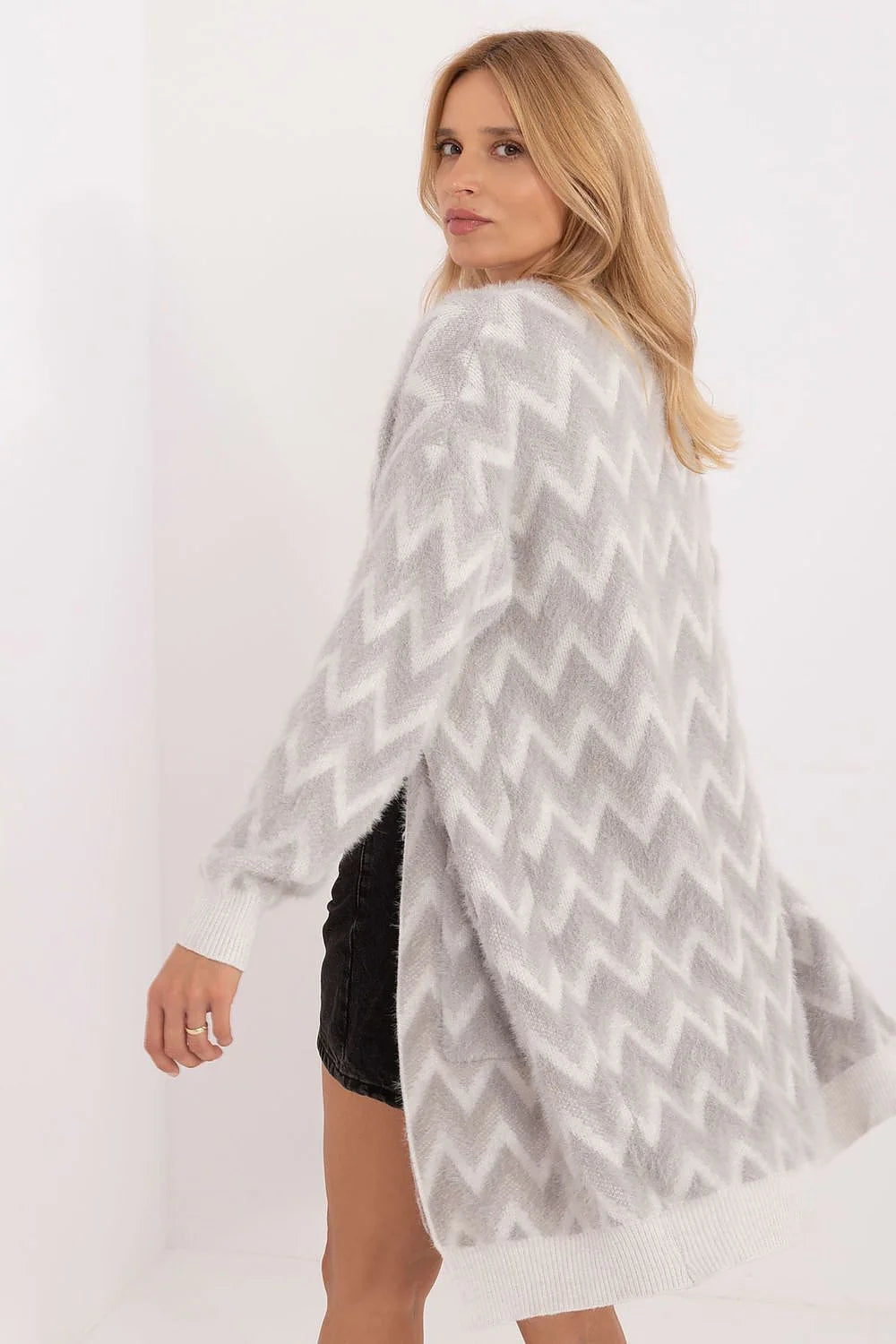 Cardigan pour femme long style décontracté motif chevrons texture douce et pelucheuse manches longues sans fermeture polyvalent pour quotidien et soirées