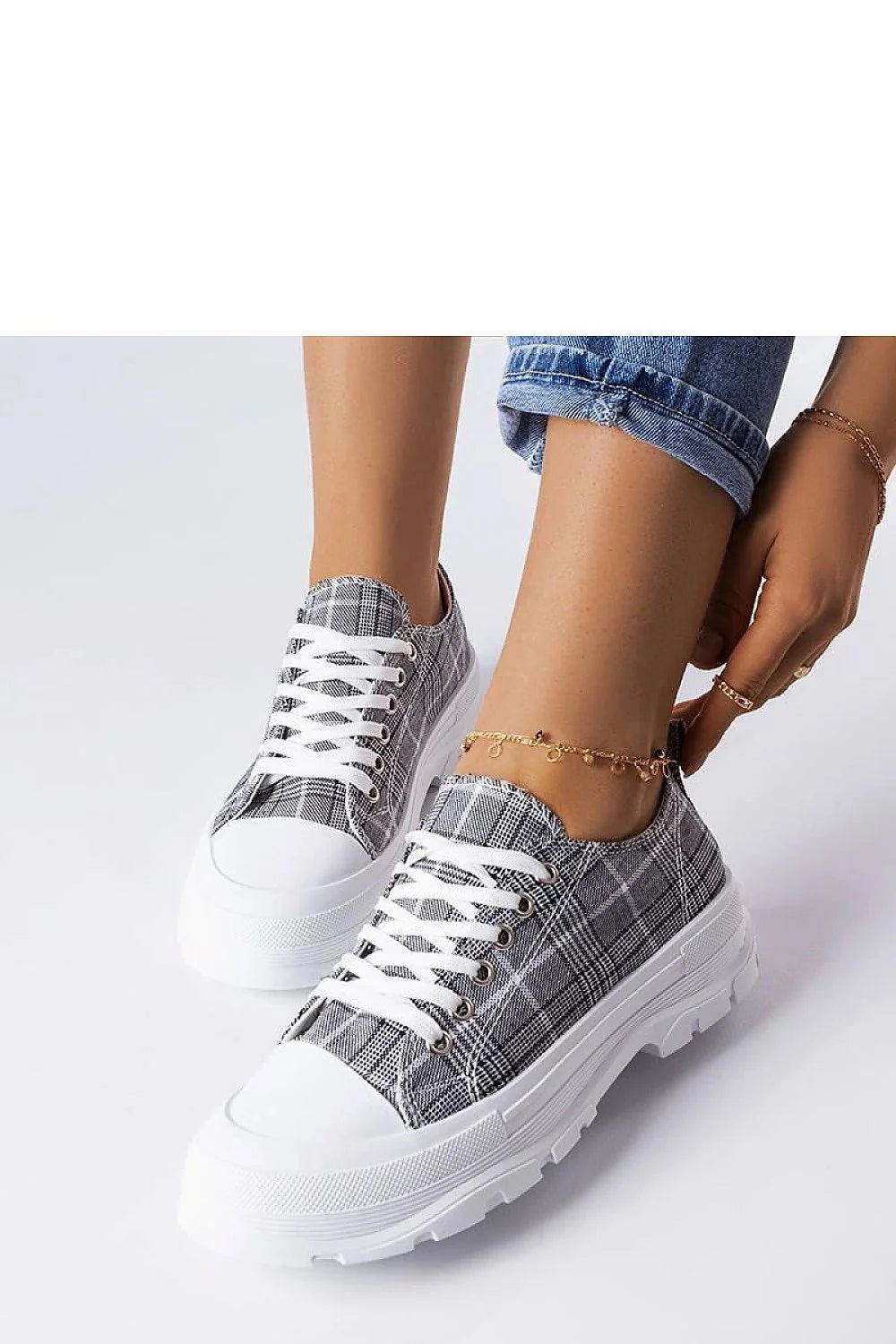 baskets femme Solea basses plateforme toile carreaux noir blanc semelle epaisse crantee antiderapante bout renforce caoutchouc lacets oeillets metalliques urbain