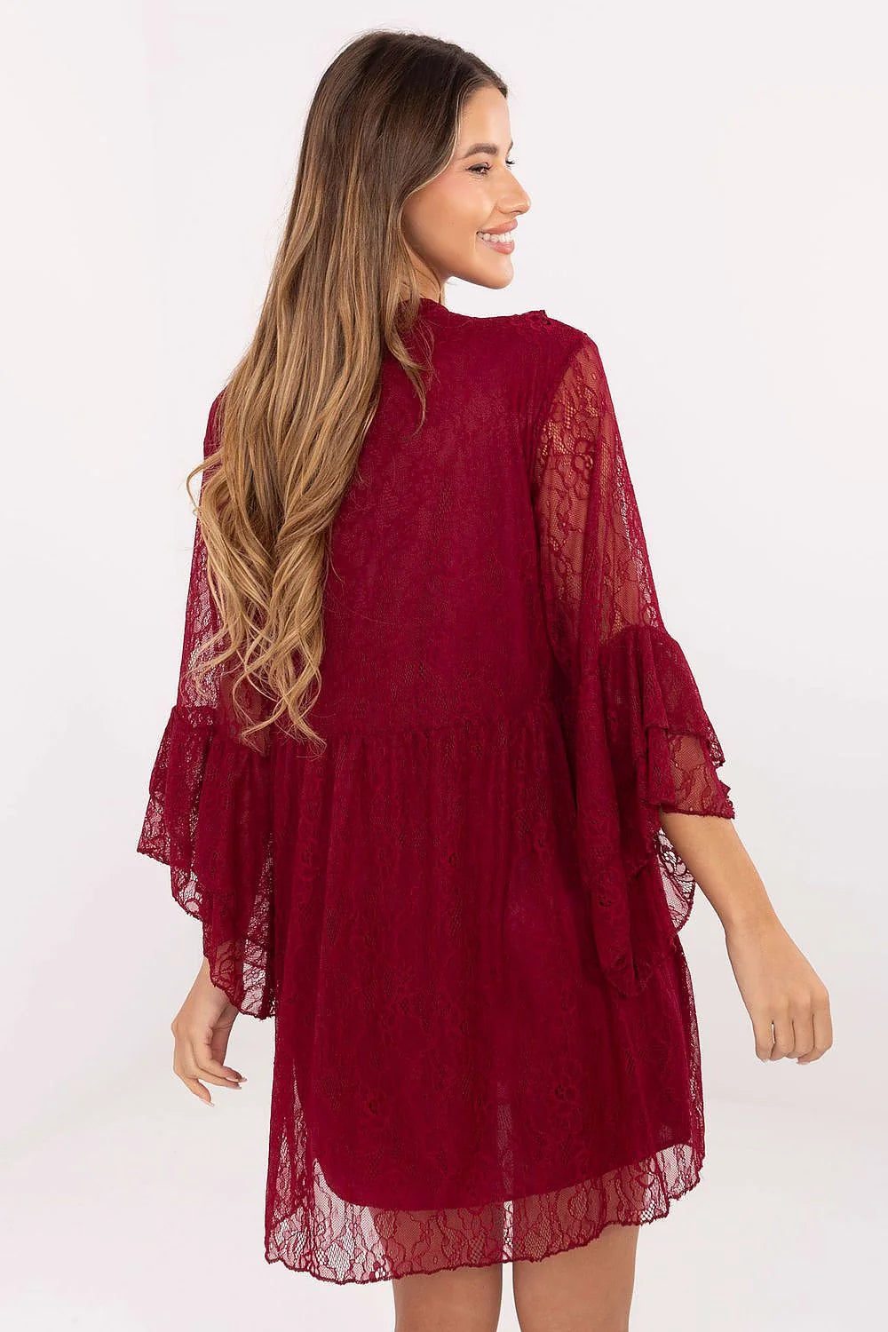 robe soirée mini dentelle bordeaux profond bohème chic babydoll fluide doublée manches trois quarts volants encolure V noeud jabot