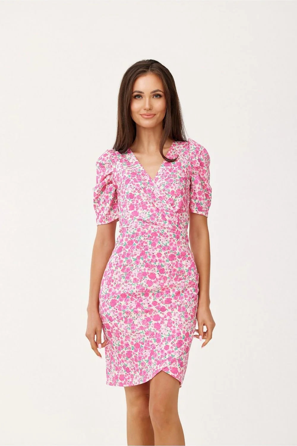 robe cocktail courte femme fourreau cachecoeur imprimé floral rose manches ballon décolleté V taille marquée jupe portefeuille ourlet tulipe asymétrique