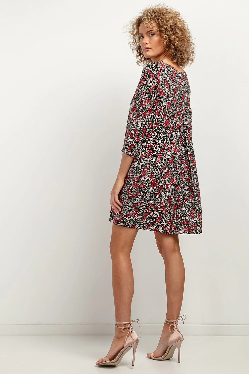 Robe de jour féminine à motifs floraux en viscose 100% coupe trapèze manches 3/4 encolure bateau pour femme