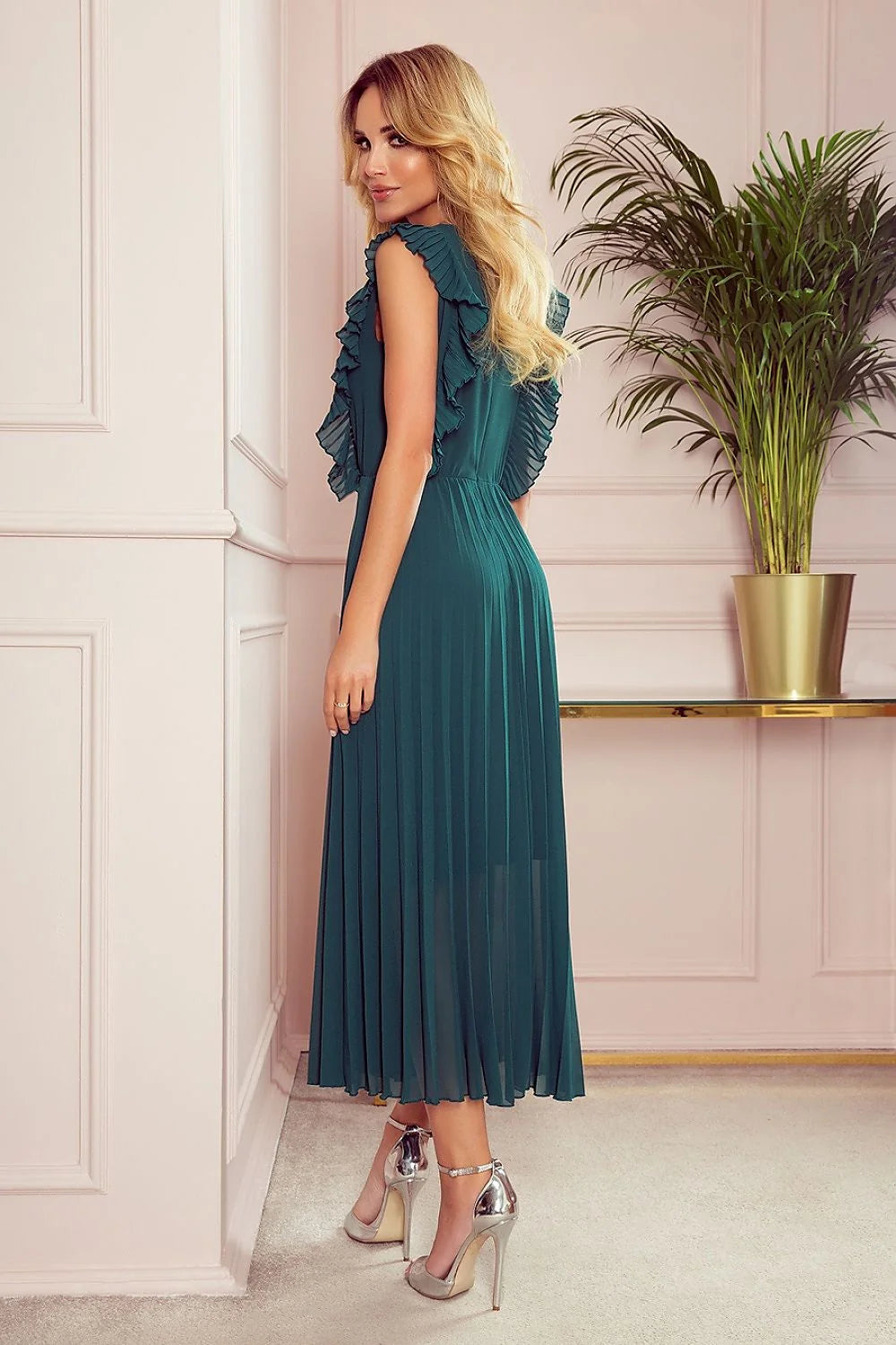 Robe de cocktail élégante vert bouteille décolleté en V épaules volants ceinture taille fermeture éclair dos longueur midi pour femmes tailles S-M-L-XL Numoco Pologne