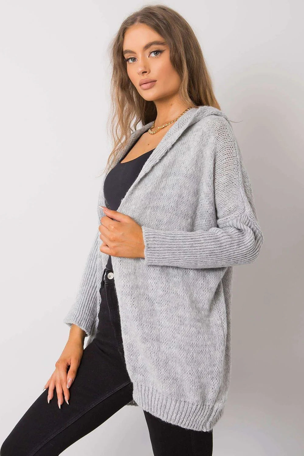 Cardigan femme ample gris clair tricoté en laine confortable avec capuche pour look décontracté élégant
