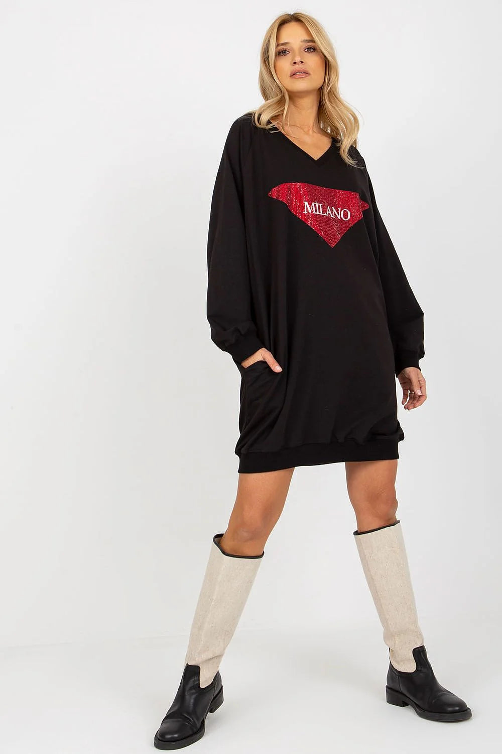 Robe style sweatshirt femme longue ample couleur noire motif triangle rouge sequins Milano coton polyester elastane manches longues ourlet côtelé