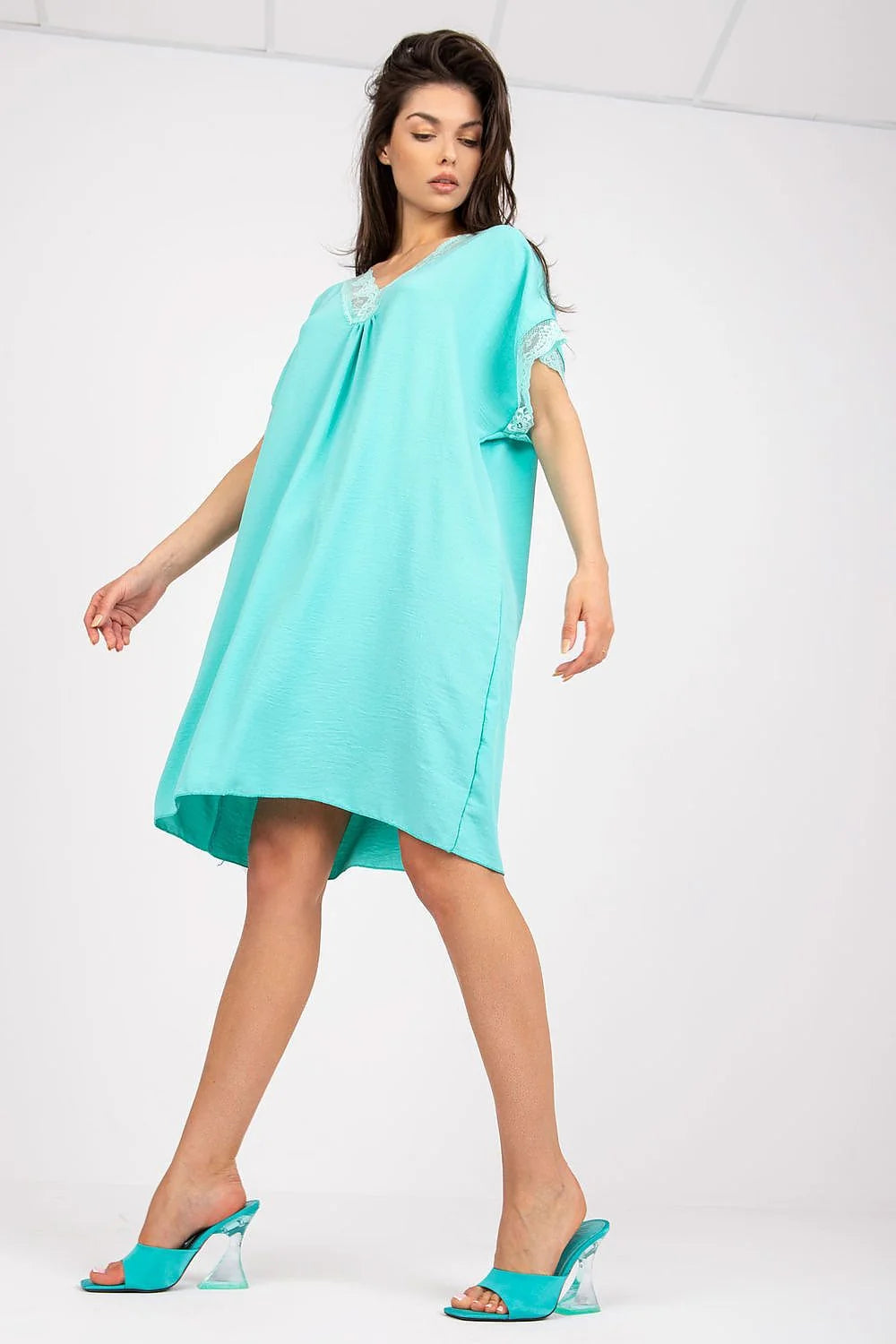 Robe de jour féminine ample manches courtes encolure en cœur dentelle bleu pastel polyester viscose élasthanne