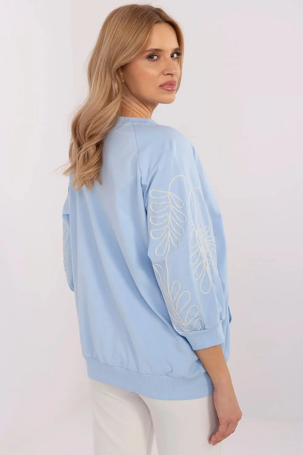 Sweatshirt femme bleu clair manches longues broderie florale confort style urbain quotidien