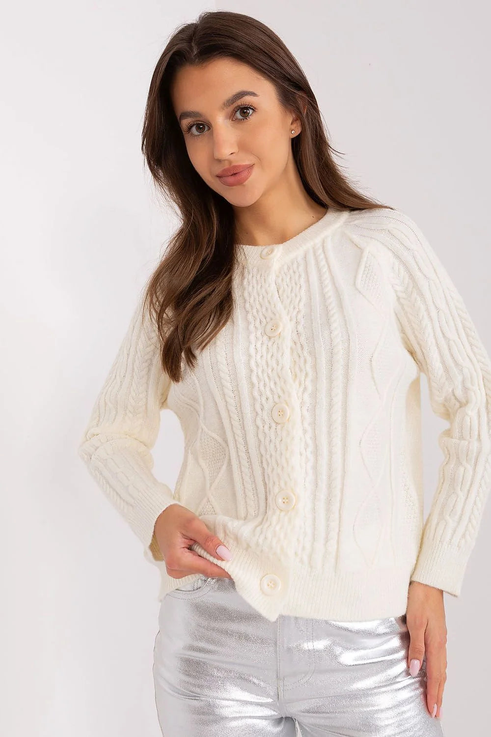 cardigan maille torsadée ivoire manches longues col rond boutons nacrés bords côtes coupe droite longueur hanches ajustée femme cosy chaud