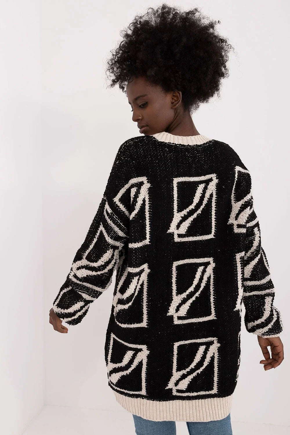 pull femme long oversize maille jacquard noir beige motifs géométriques carrés lignes ondulées col rond manches longues chenille chaud confortable