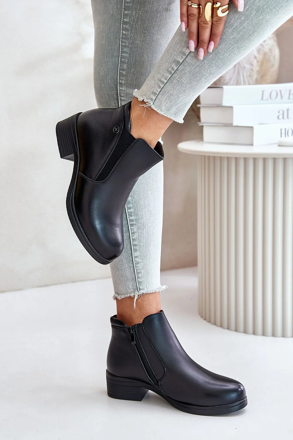 Bottines élégantes pour femmes cuir synthétique fourrure doublure semelle talon 4.5 cm style Chelsea moderne