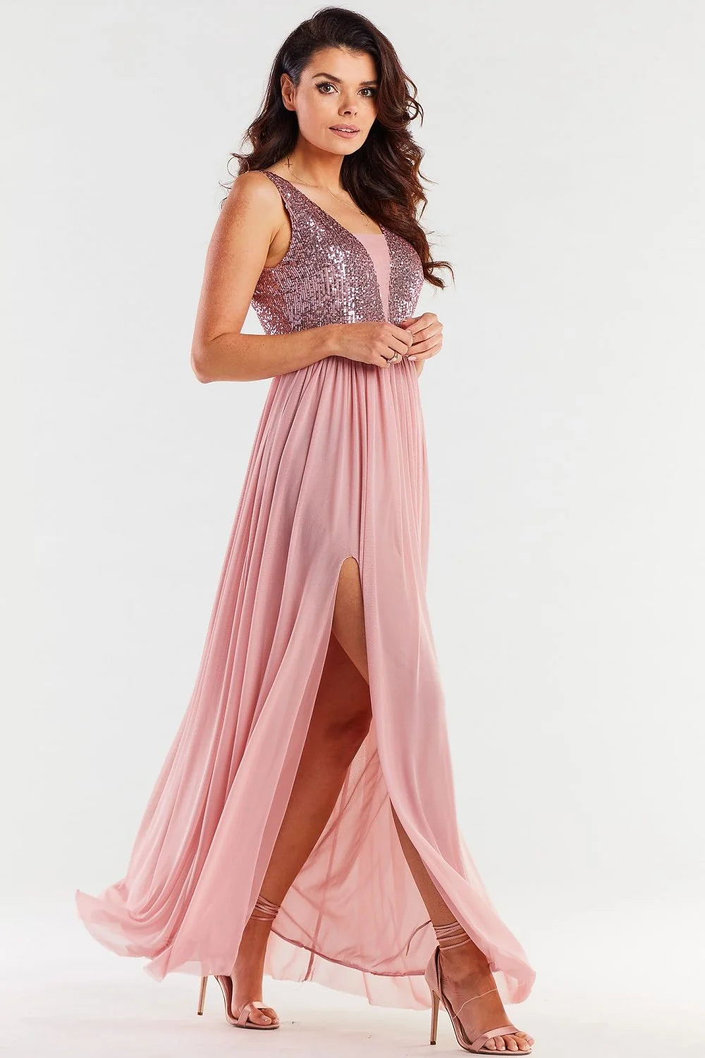 robe longue élégante sans manches dos ouvert pailleté rose poudré décolleté plongeant taille empire jupe fluide mousseline fente
