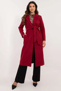 Manteau pour femme élégant long en laine douce coupe cintrée ceinture assortie couleur rouge profond fermeture bouton manches longues occasionnels transition