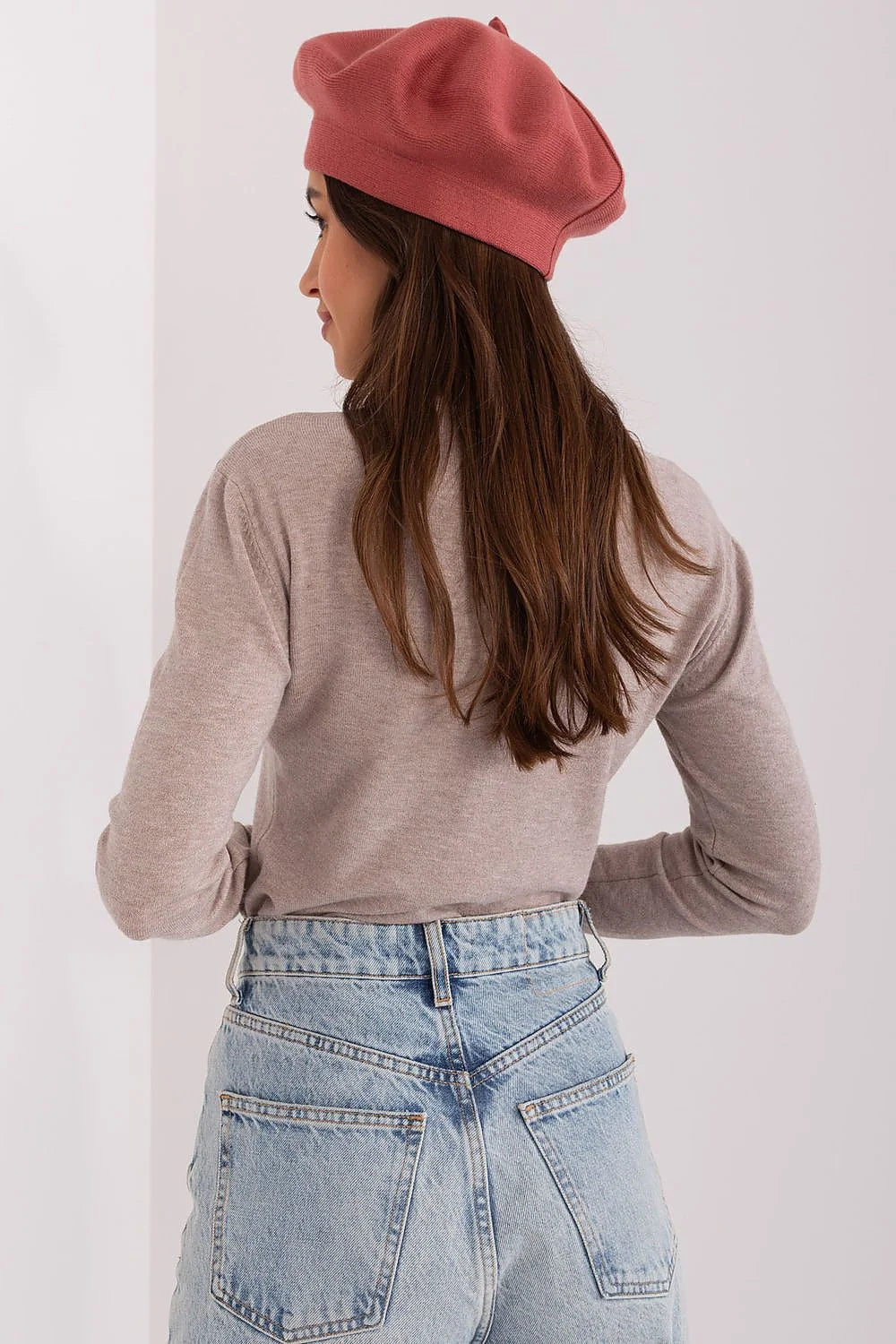 Béret pour femme rose poudré matière douce style intemporel design traditionnel avec antenne acrylique coton cachemire