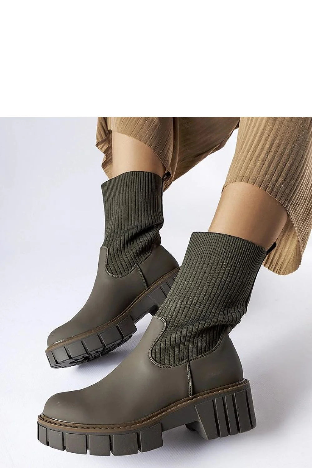 bottines femme montantes chelsea cuir kaki tricot côtelé extensible enfiler semelle plateforme crantée talon compensé bloc gomme antidérapante