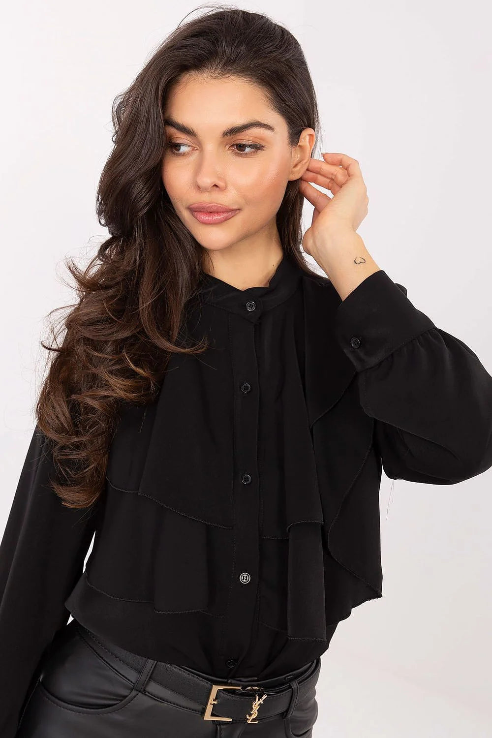 chemise blouse femme manches longues sans col mao plastron volants jabot noir fluide viscose polyester coupe ample élégante