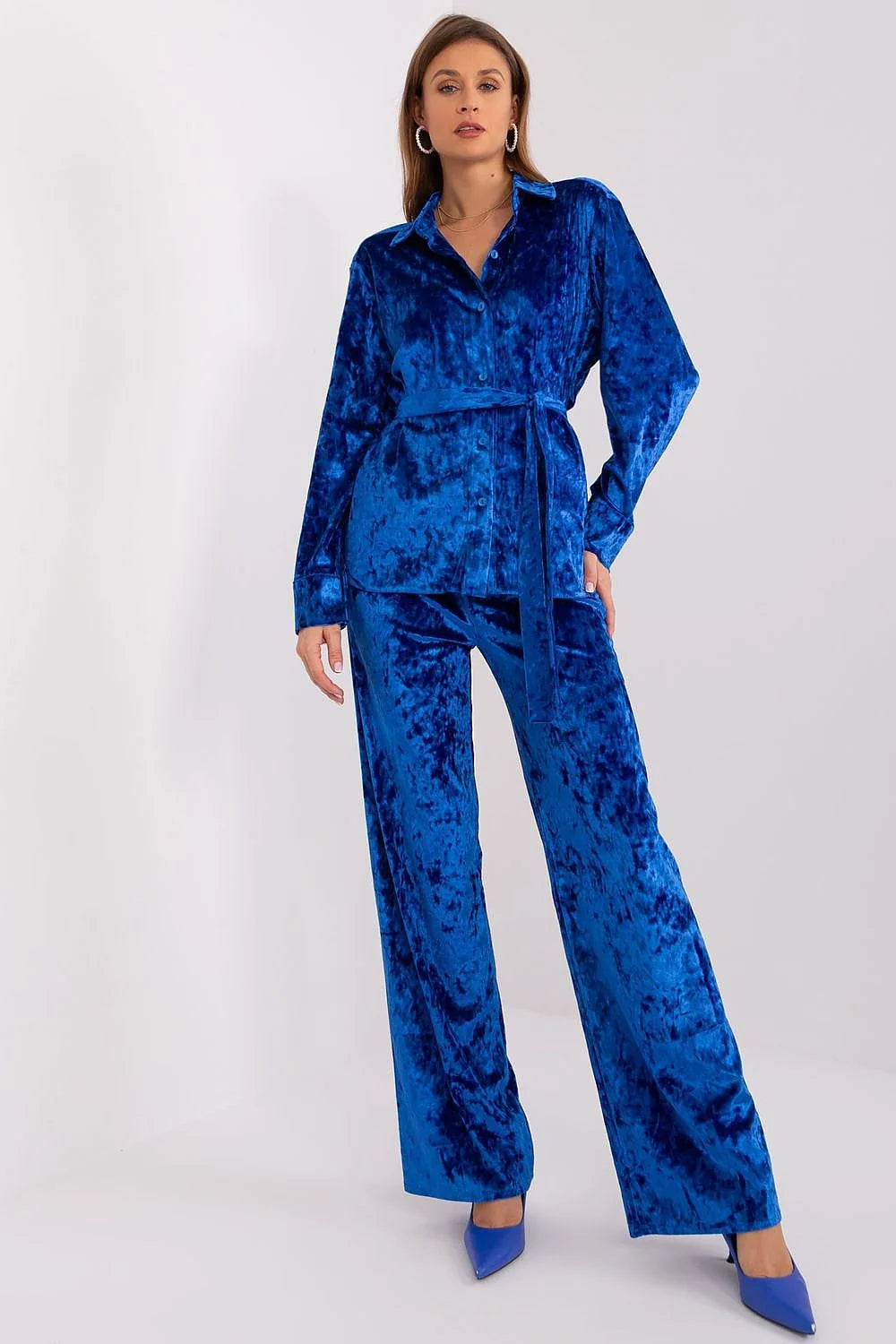Ensemble Lakerta chemise pantalon velours bleu roi luxueux élégant moderne coupe ajustée femme occasion spéciale