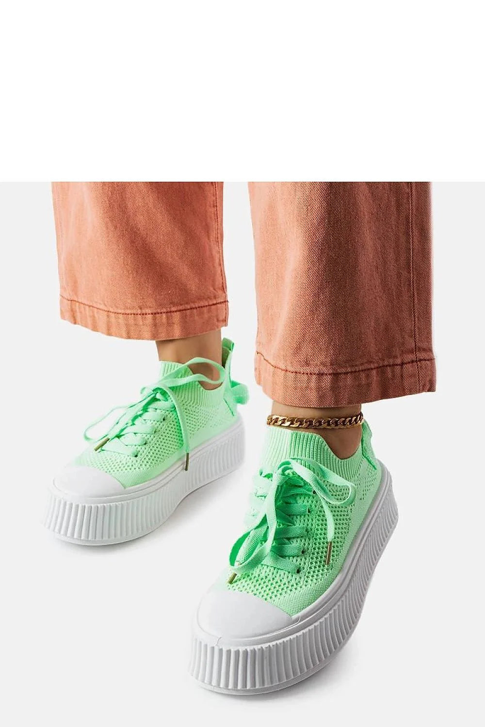 Baskets sneakers à plateforme style moderne urbain tige élastique vert clair semelle blanche bracelet doré femmes