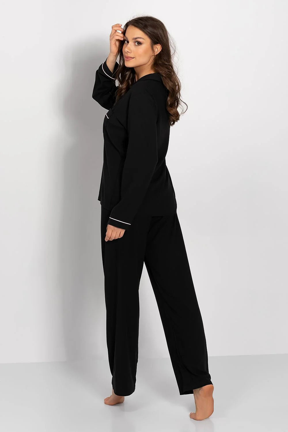 ensemble pyjama femme chemise boutonnée manches longues poche liseré contrastant poignets taille élastique pantalon droit jersey fluide viscose noir confortable