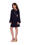 Robe de cocktail Makover bleu marine manches longues évasées découpe asymétrique dorée occasion semi-formelle