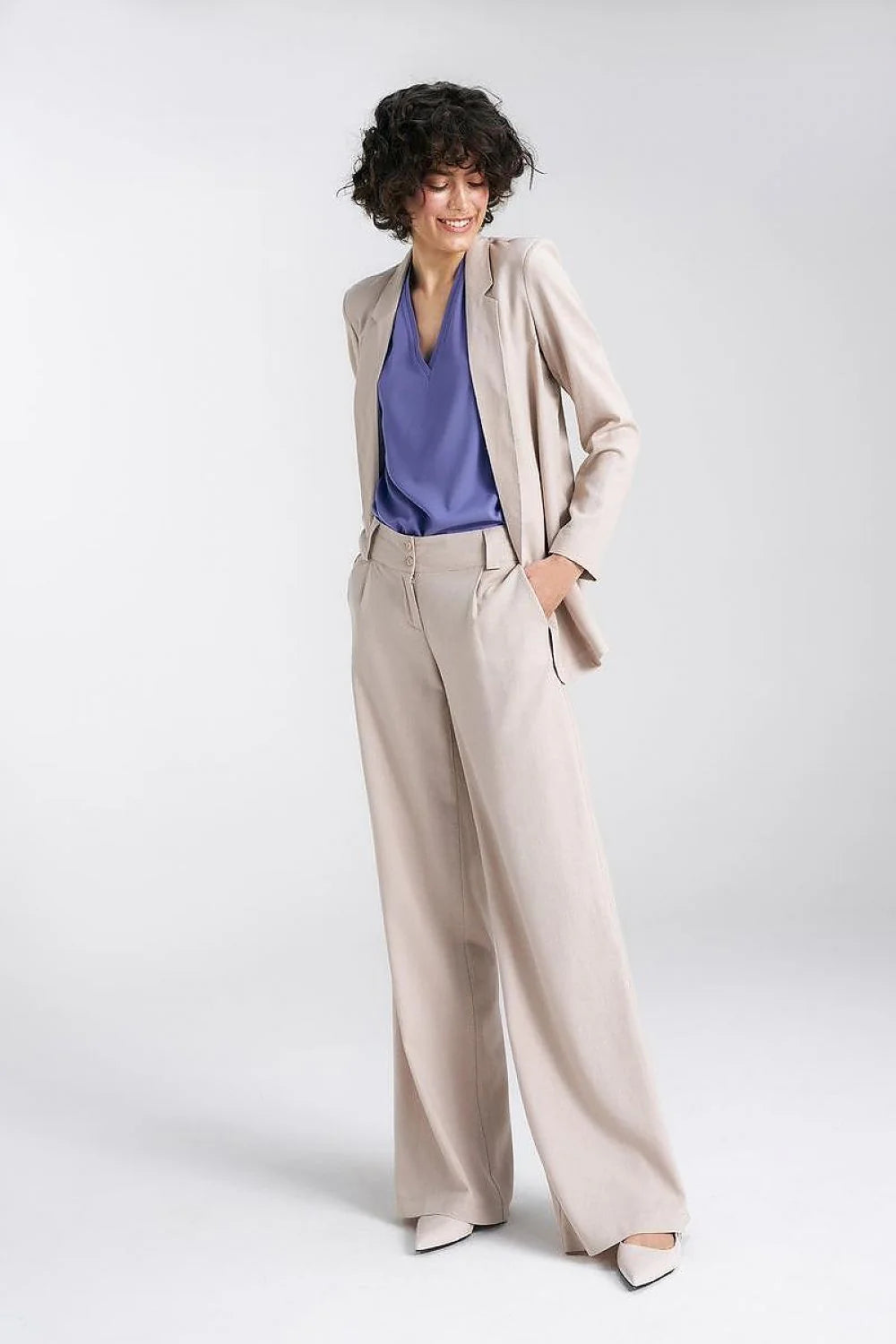 Pantalon femme élégant beige clair coupe large taille haute ceinture large poches latérales fermeture éclair boutons