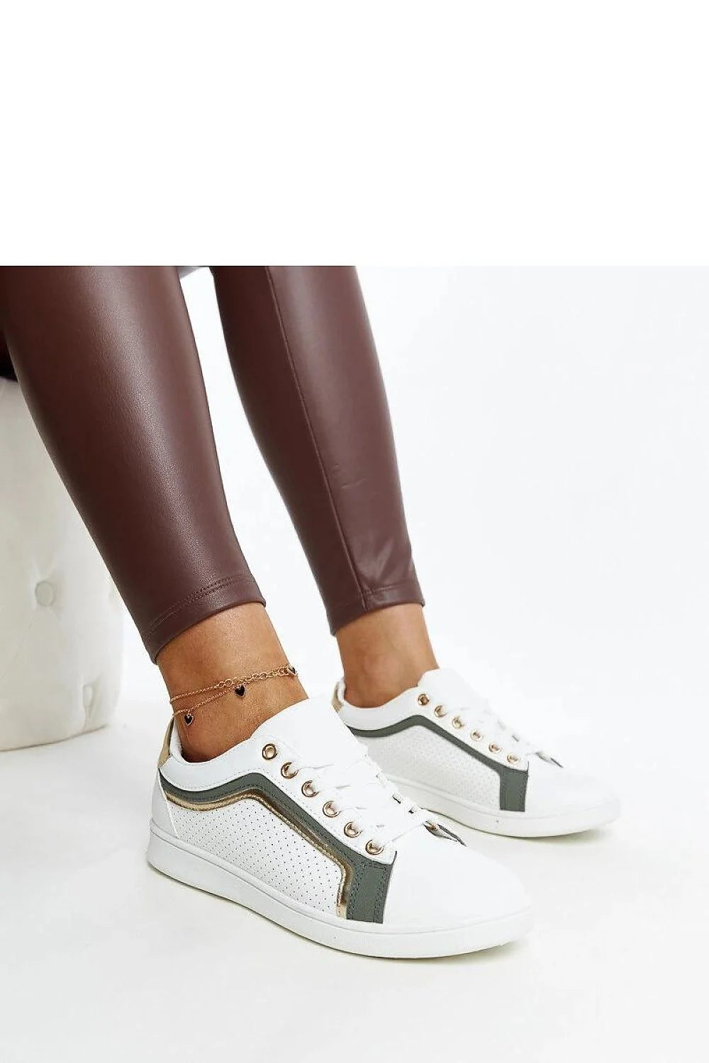 baskets Solea blanches kaki perforées cuir synthétique casual chic basses respirantes lacets caoutchouc dorées œillets semelle gomme confort urbain