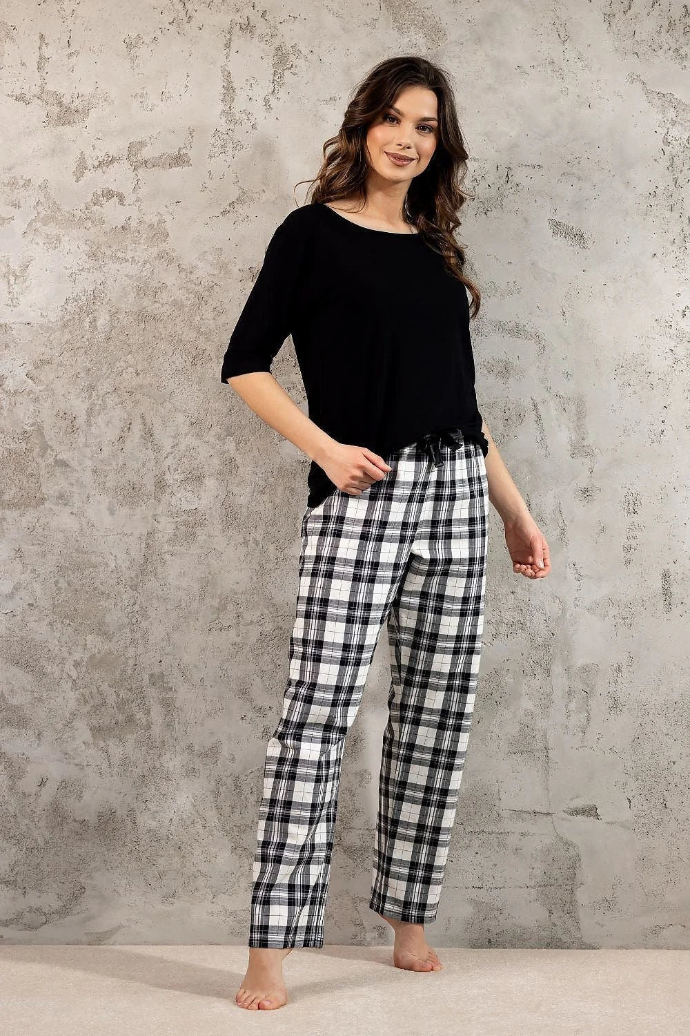 Pyjama femme chemisier uni pantalon carreaux tissu doux style classique confortable coupe ample manches 3/4 encolure ronde