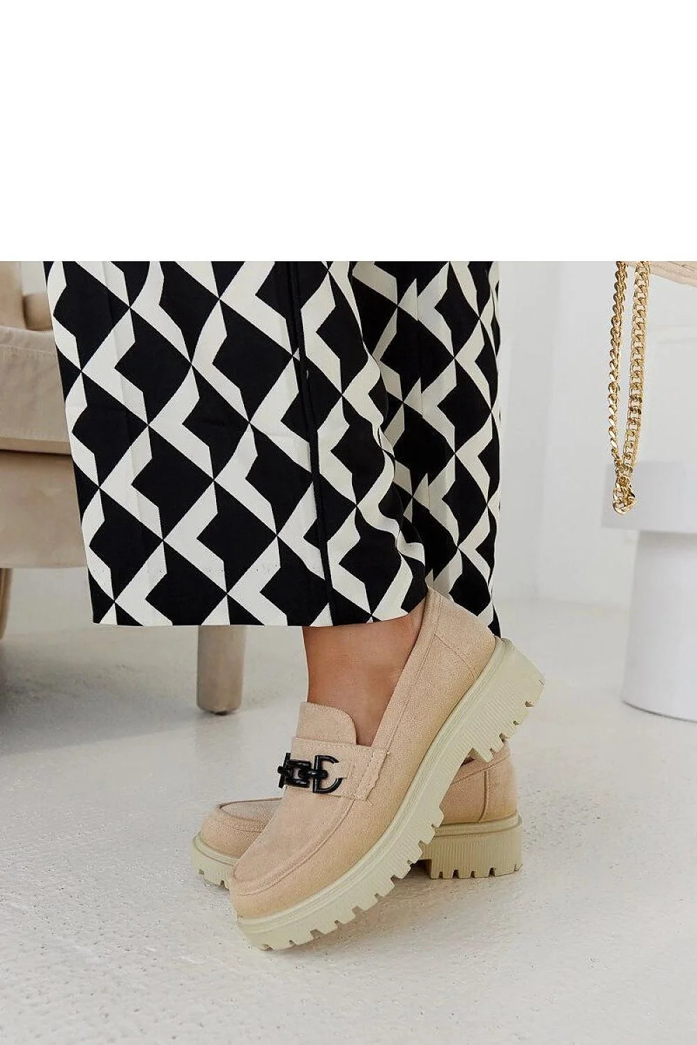mocassins femmes daim beige suédine bout rond slipon casualchic semelle plateforme crantée crampons ivoire adhérence coupe basse chainette dorée