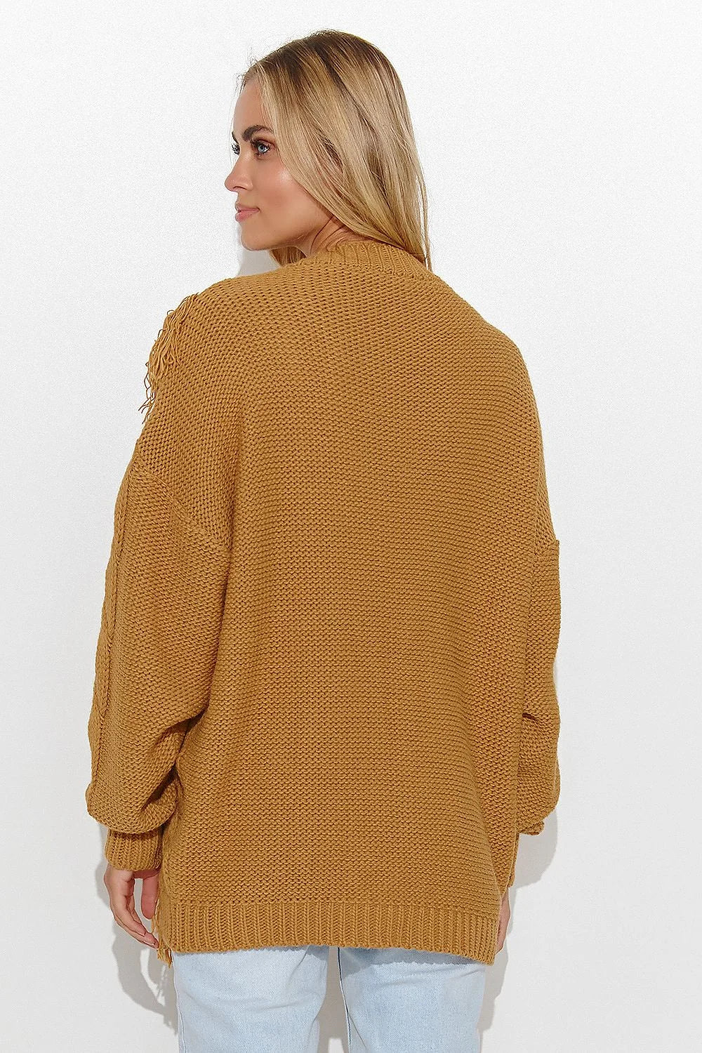 Chandail Makadamia pour femme en tricot moutarde, style casual, encolure en V, franges et motif à torsades