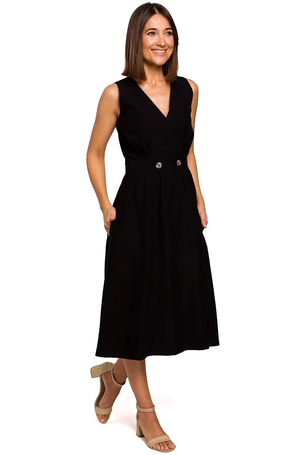 robe midi blanche sans manches col V cintrée taille ajustable ceinture intégrée boutons décoratifs jupe évasée poches latérales tissu fluide
