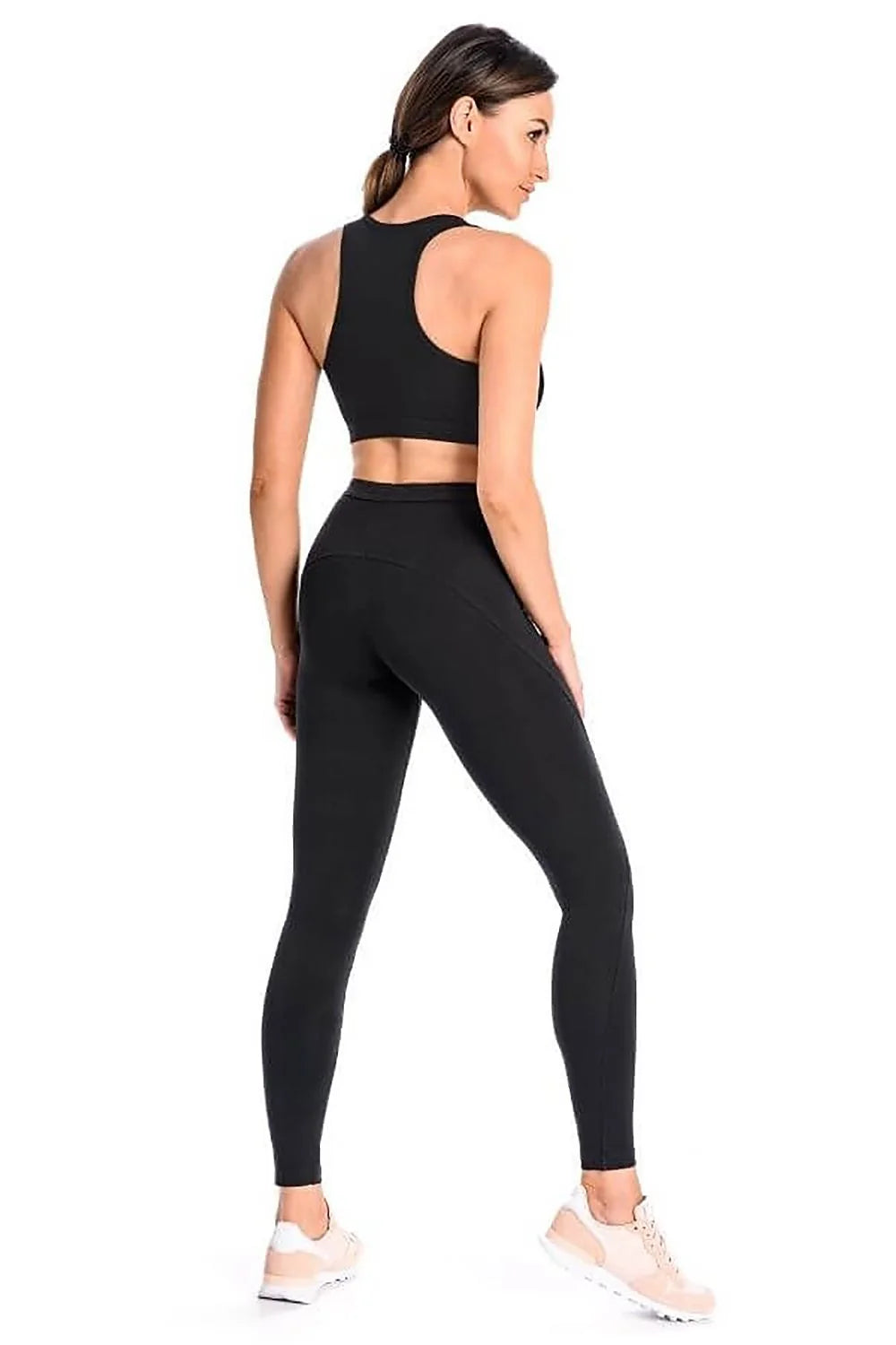 Ensemble sportswear femme haut et leggings taille haute design moderne matières techniques couleur noire élastique confort idéal sport