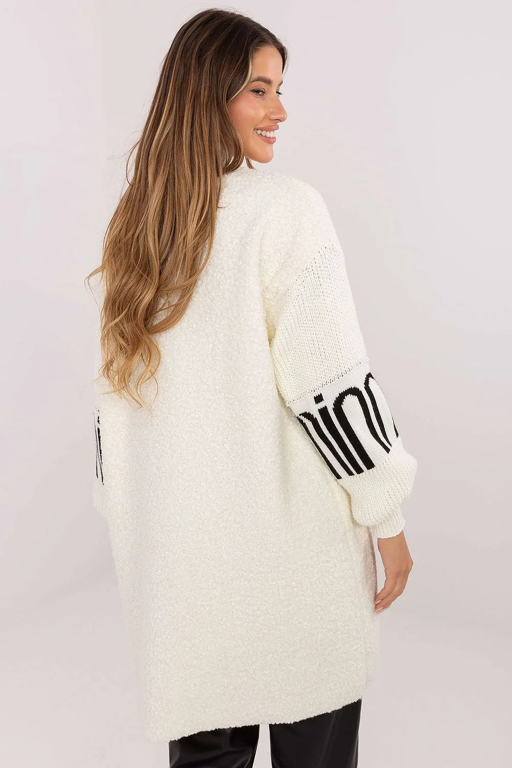 cardigan poncho femme long mi cuisses maille bouclette écrue col châle poches plaquées manches ballon poignets côtelés bandes noires