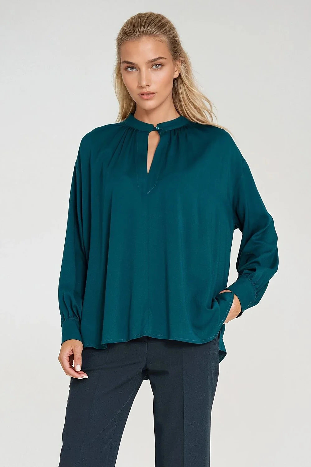 chemisier oversize viscose légère soyeuse col goutte bouton manches longues poignets plis féminin élégant polyvalent bureau décontracté