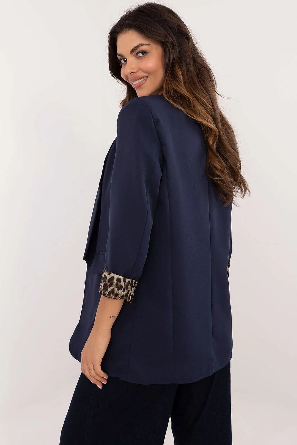 Veste femme moderne élégante bleu marine longue col ouvert manches longues intérieur léopard matière synthétique polyvalente occasion bureau casual