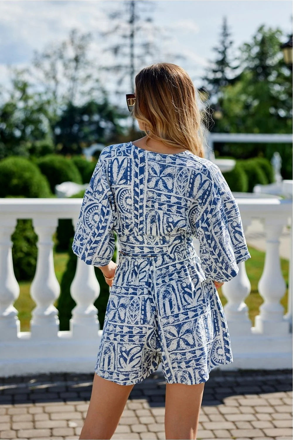 Ensemble féminin court imprimé motifs géométriques floral bleu blanc crop top nœud short taille haute élastique femme mode été