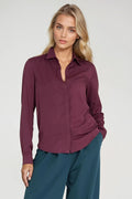chemise femme prune profond viscose fluide drapé col classique manches longues poignets boutonnés patte boutonnage discret coupe droite