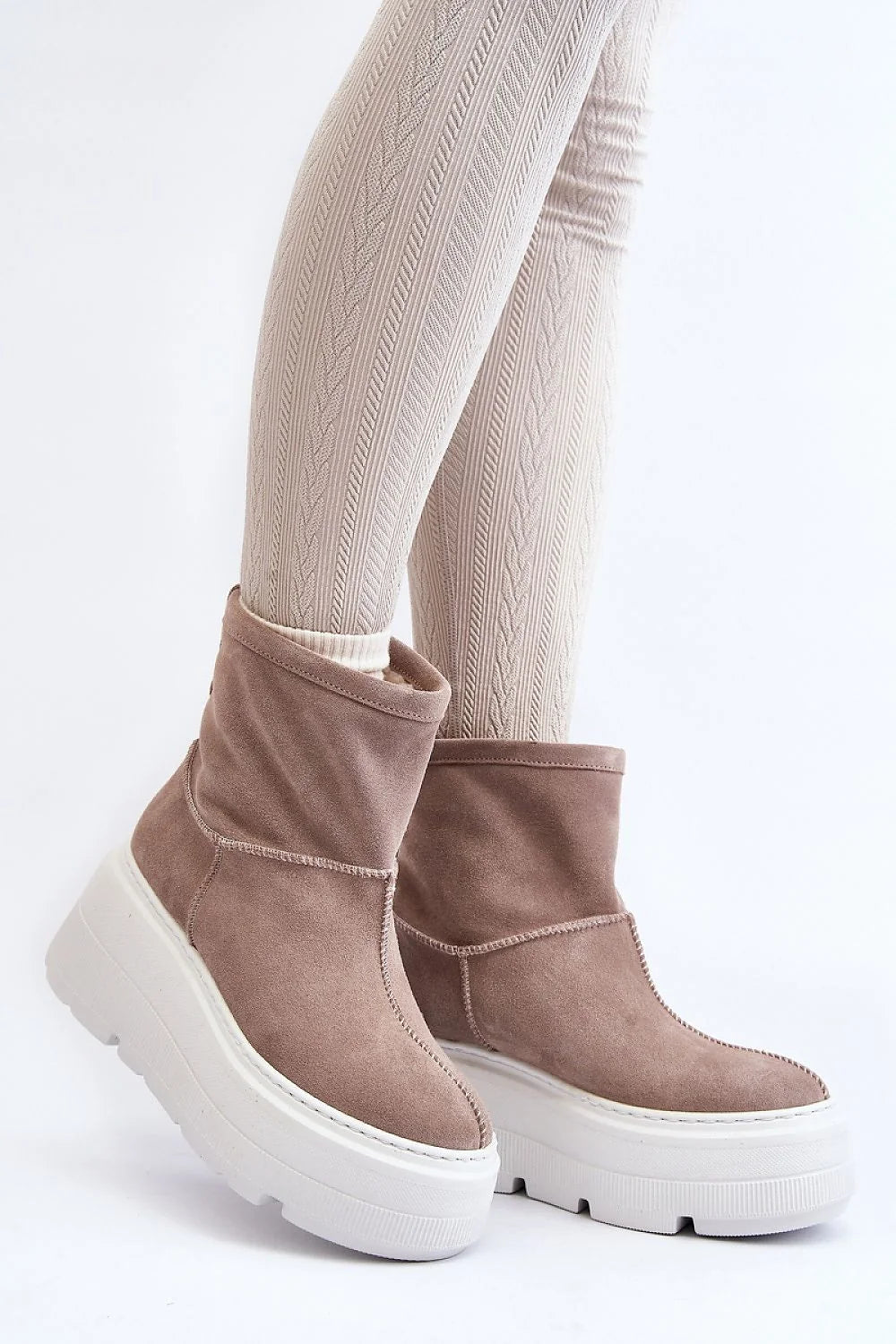 Bottes cothurnes Step in style pour femmes, cuir naturel, design moderne, taupe, plateforme massive, semelle douce, confortable, style élégant, talon 9 cm, tige 15.5 cm, bottines
