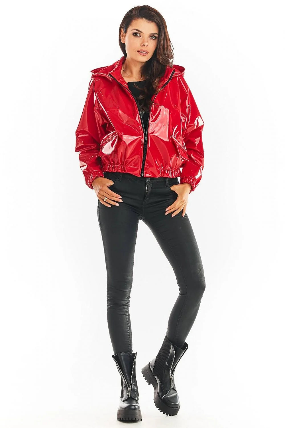 Veste femme vinyle noir moderne audacieuse coupe courte tendance élégante capuche fermeture éclair fashion