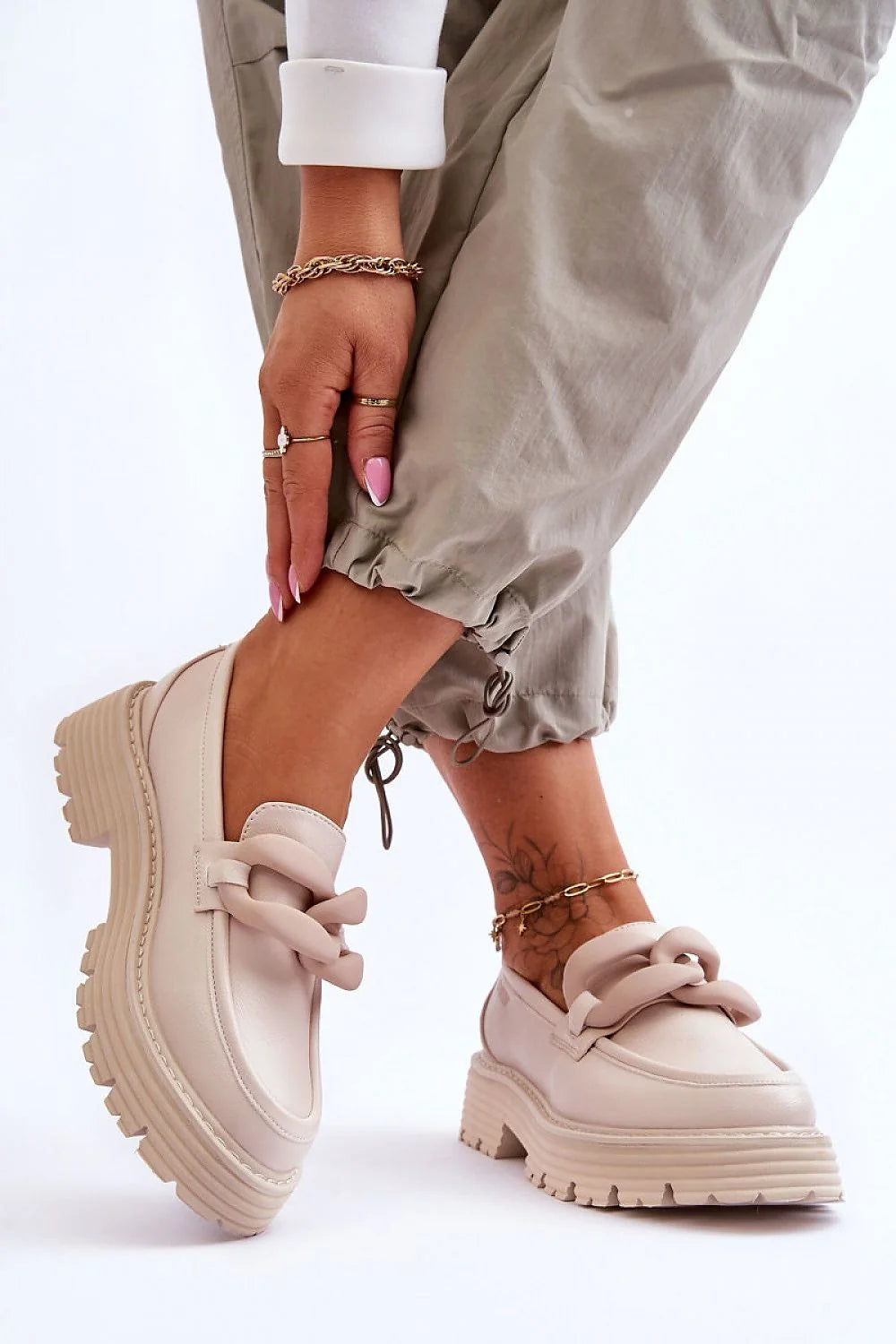 Mocassins femmes design moderne élégant semelle compensée cuir écologique confortable look chic occasion quotidienne