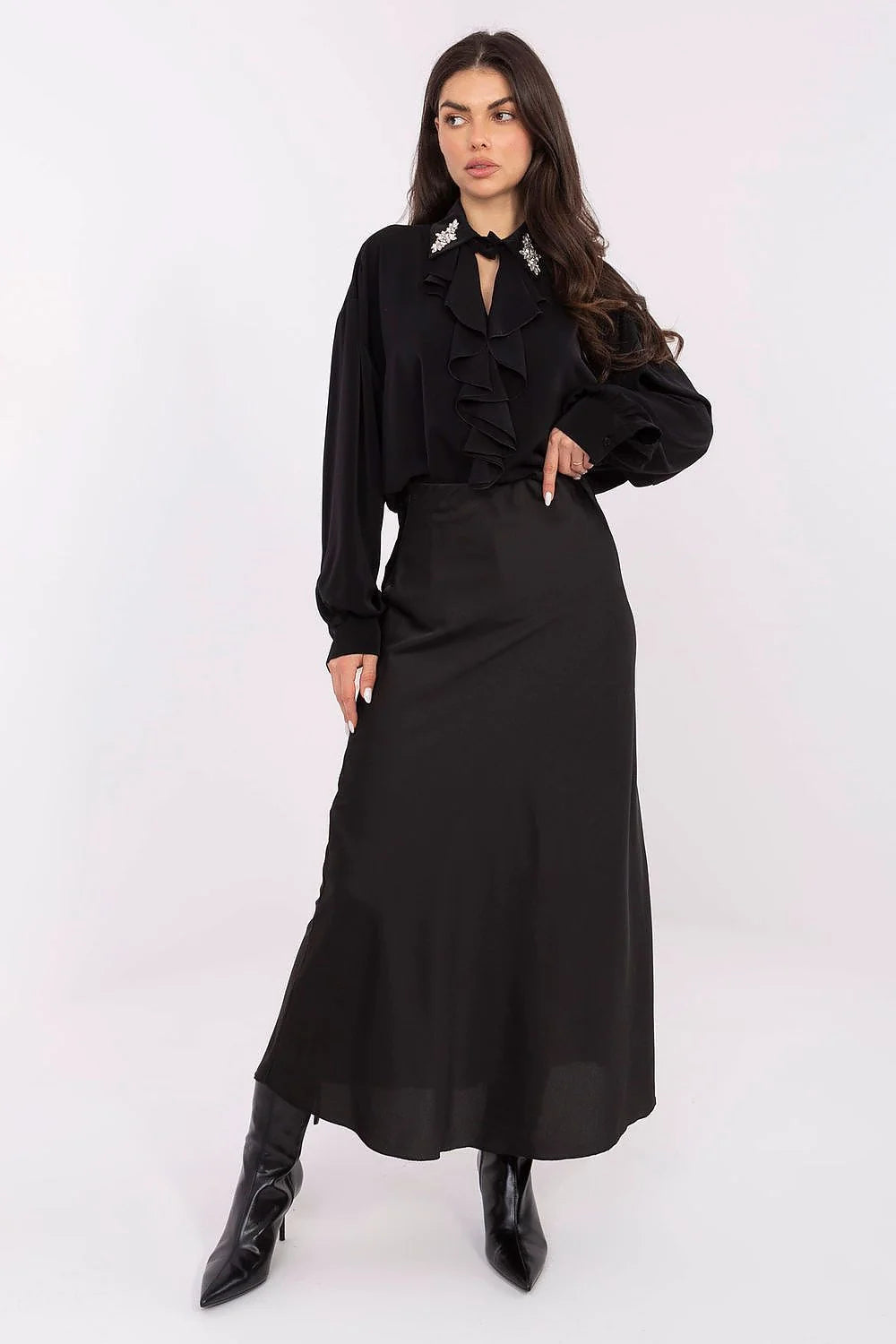 chemisier élégant femme polyester léger lisse fluide longue dos allongé col large orné jabot subtil manches bouffantes confortable moderne sophistiqué
