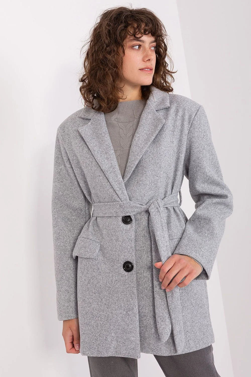 Manteau classique pour femme en laine gris clair coupe droite col à revers large double boutonnage manchettes larges ceinture ajustable