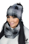 Ensemble hivernal pour femme bonnet écharpe motif carreaux gris noir blanc pompon fourrure faux