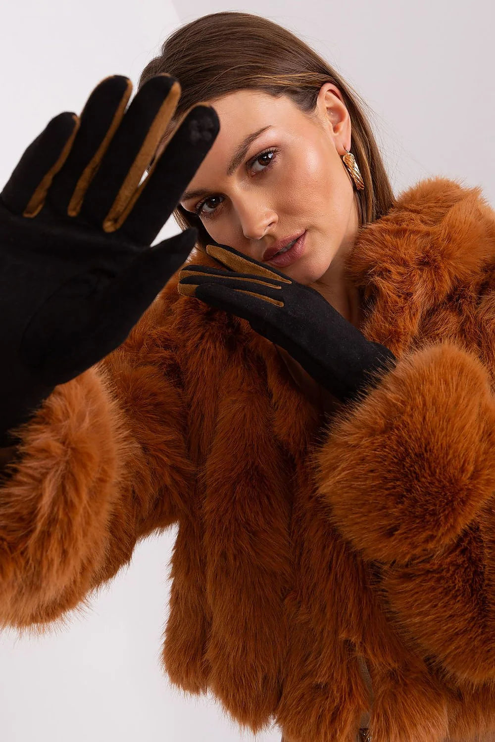 Manteau en fausse fourrure élégant pour femmes avec gants assortis en tissu lisse contrasté et broderie florale