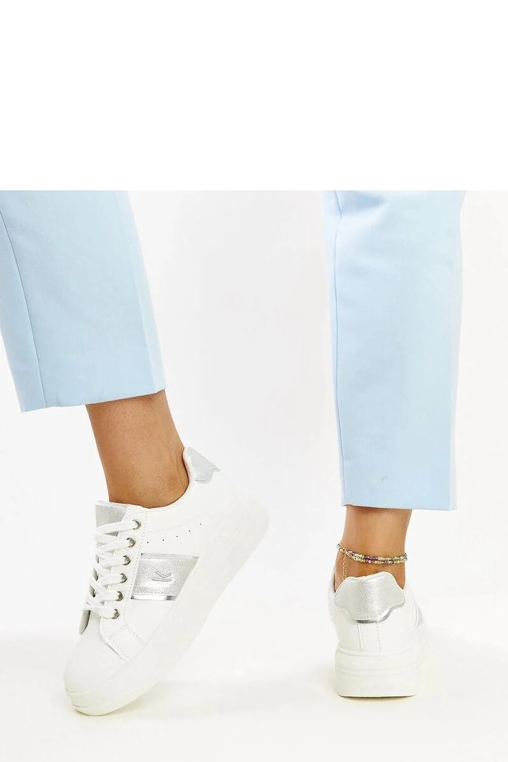 Baskets mode femmes blanches argentées semelle épaisse design moderne chic lacets métalliques élégance urbaine polyvalence