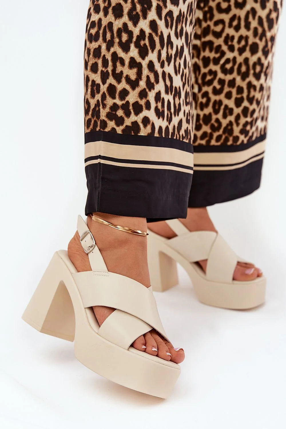 Sandales à talons Step in style cuir artificiel ouvertes brides croisées talon massif femme été 2023