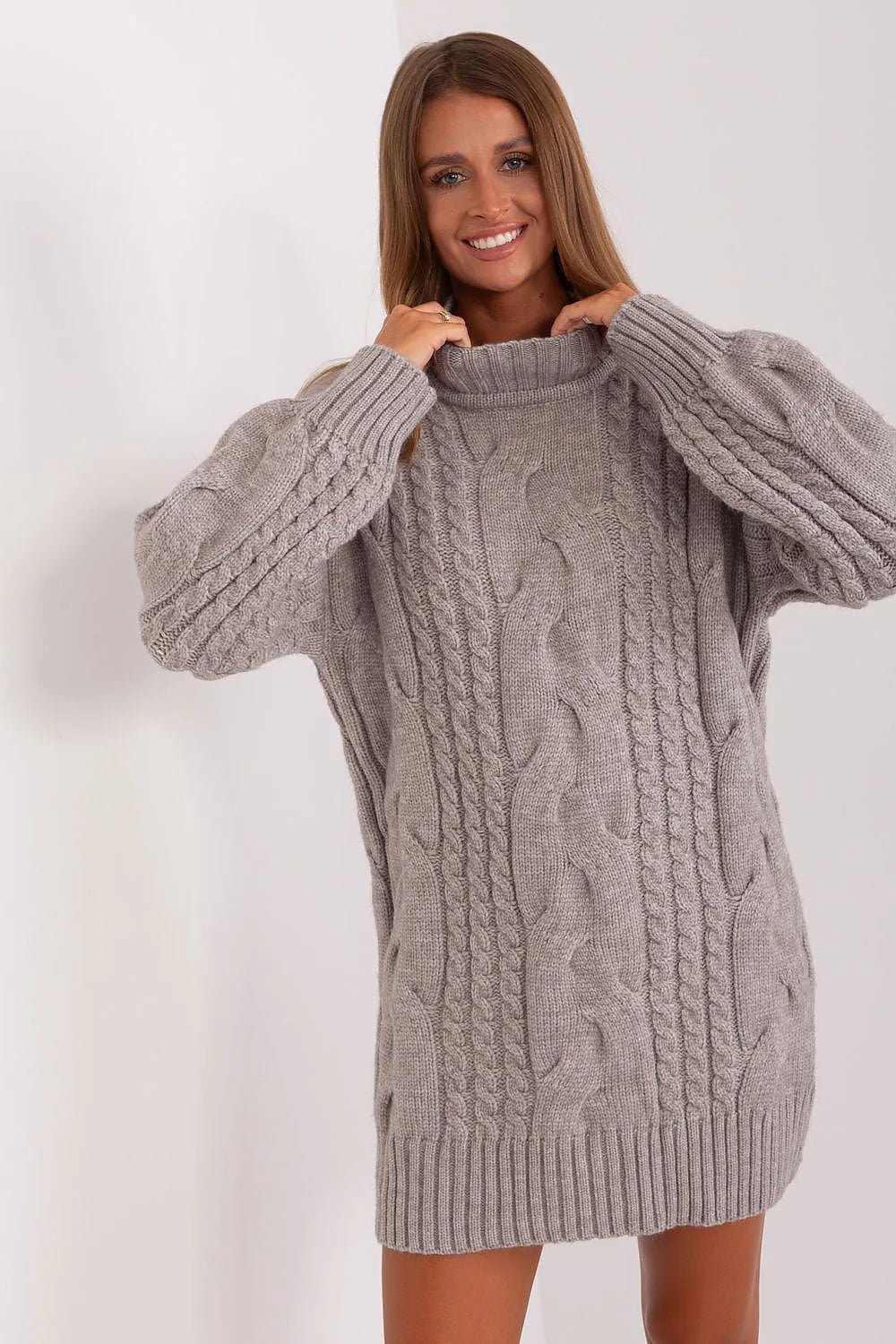 Robe-pull longue en tricot acrylique grise claire femme style cocooning hiver 2023